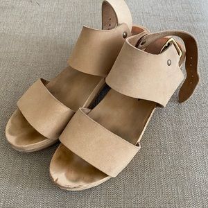 Bryr Clog sandals
